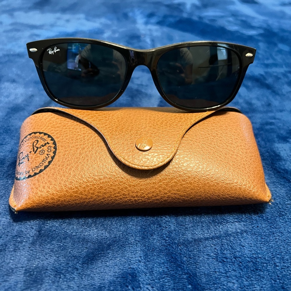 Ray-Ban Black Sunglasses with Brown Case